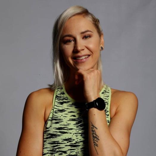 Kuvassa liikunnanohjaaja Hanna-Mari Hannikainen.