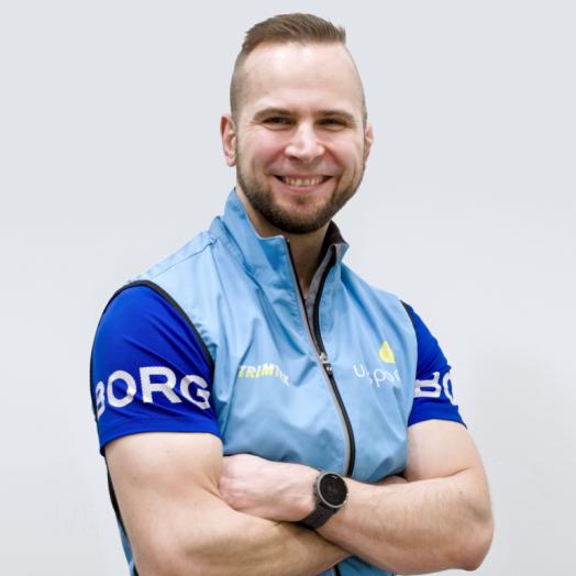 In the picture unisport's personal trainer heikki hulkko.